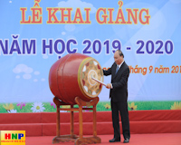 Thủ tướng Chính phủ dự Lễ khai giảng tại Trường THPT Sơn Tây, Hà Nội